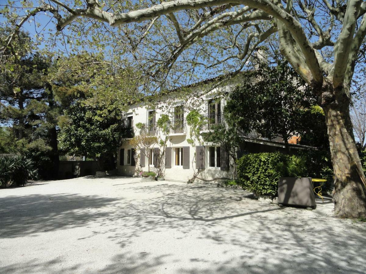 De L'île 2*